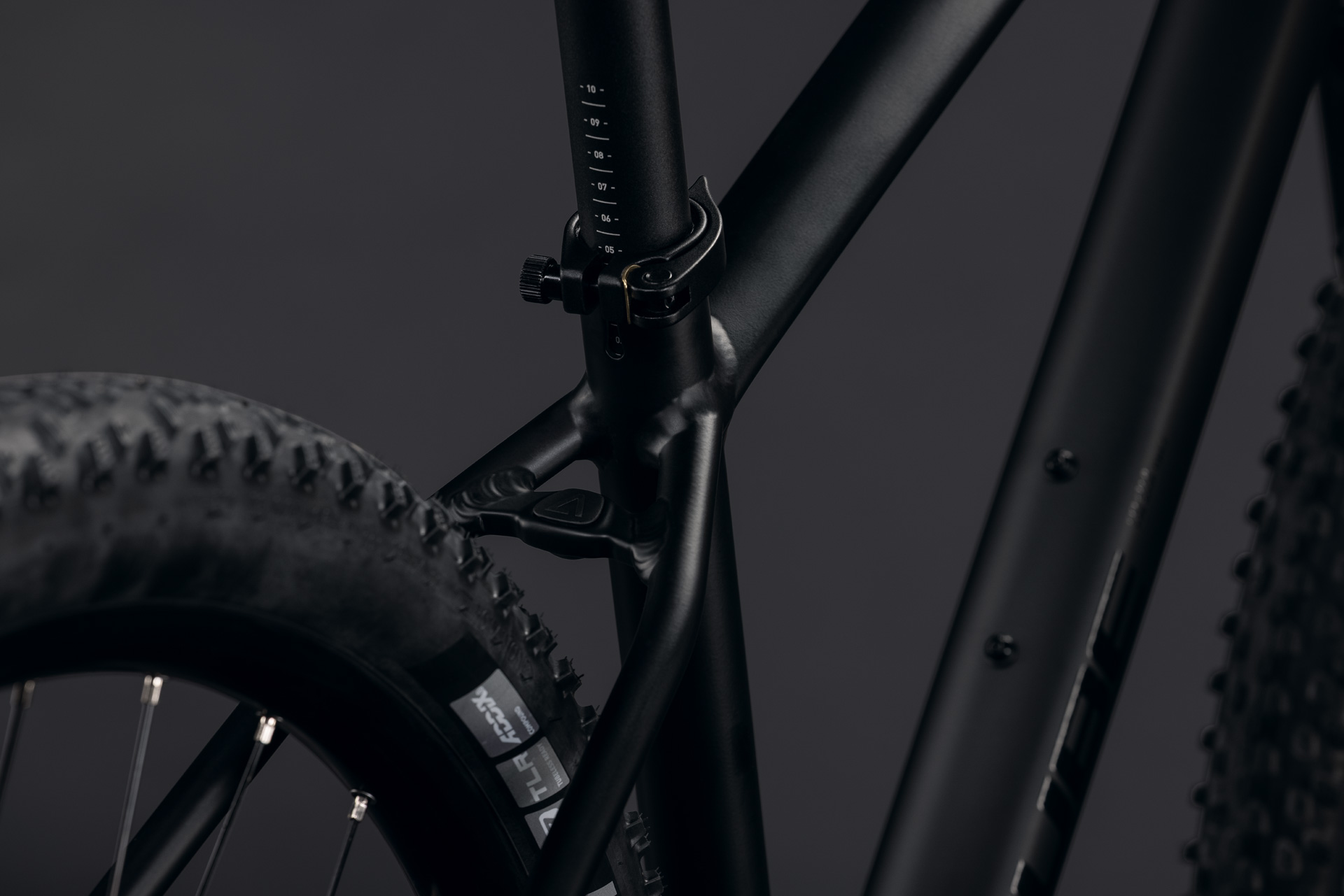 CUBE AIM SLT - MTB KERÉKPÁR - SOOT´N´BLACK - 2027