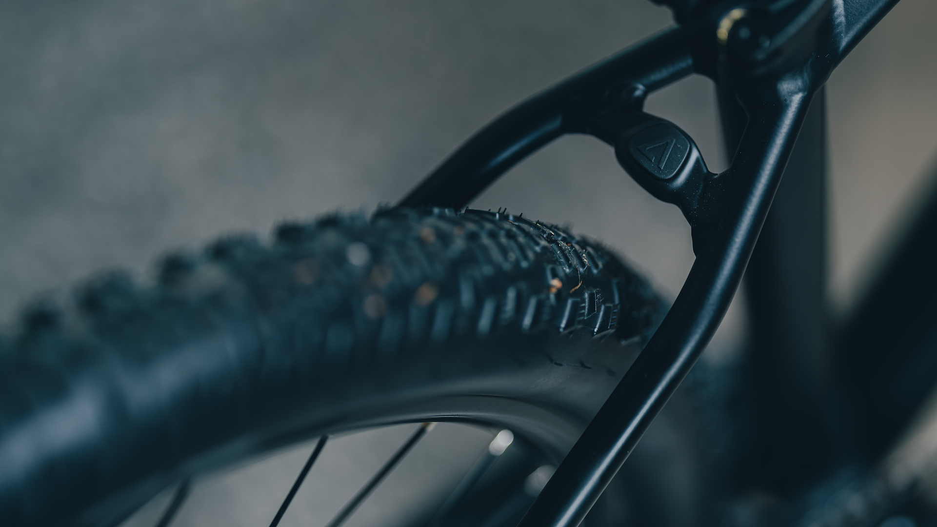 CUBE AIM SLT - MTB KERÉKPÁR - SOOT´N´BLACK - 2027